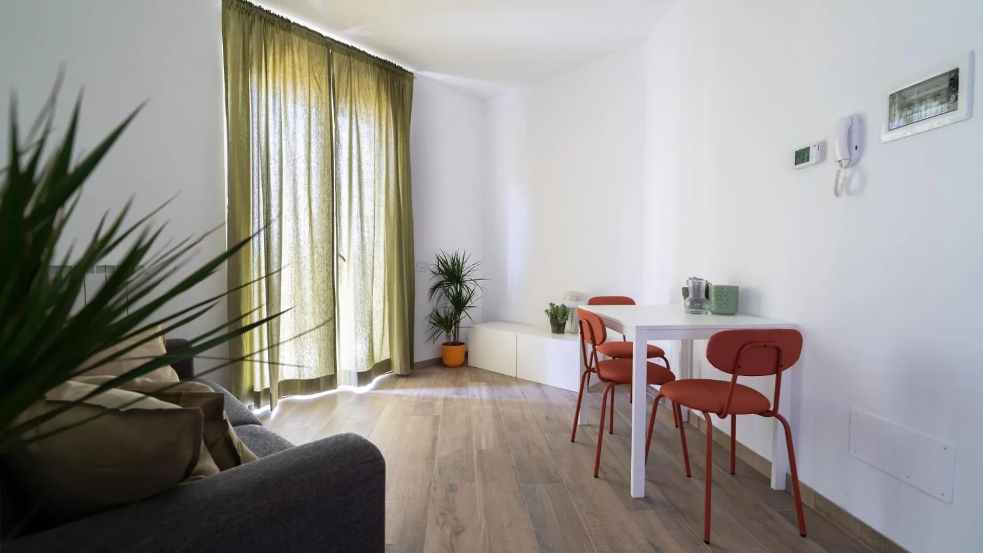 Villa Zina - Apt Giallo - 10 Min From City Centre And Airport Bergamo Apartment