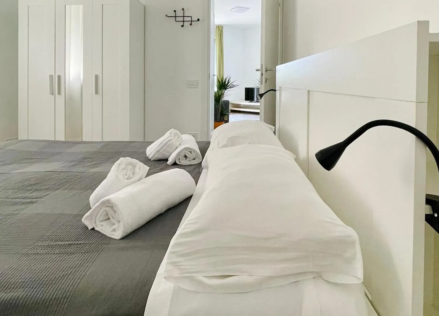Apartment Villa Zina - Apt Giallo - 10 Min From City Centre And Airport Bergamo